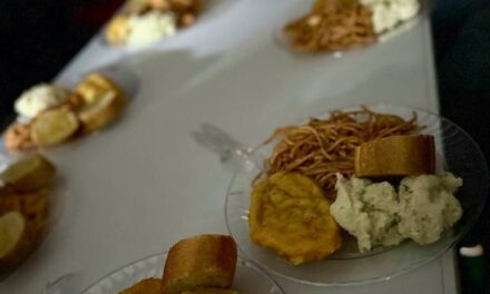 Ofrecen cena de gala y mariachis a personas migrantes en el albergue “Kiki” Romero