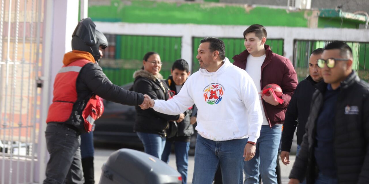 Entrega alcalde mil piernas de puerco en la colonia Morelos Uno