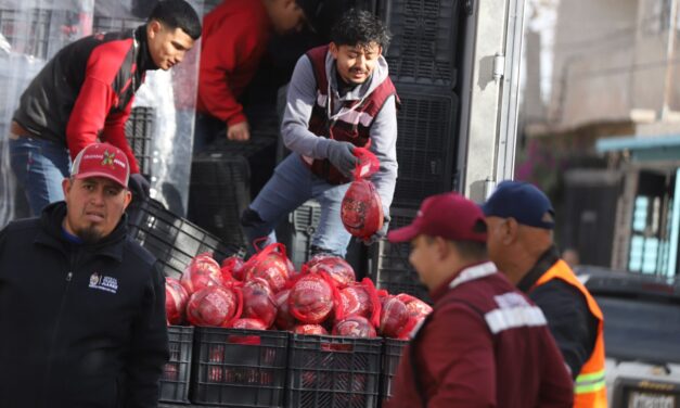 Entrega alcalde mil piernas de puerco en la colonia Morelos Uno