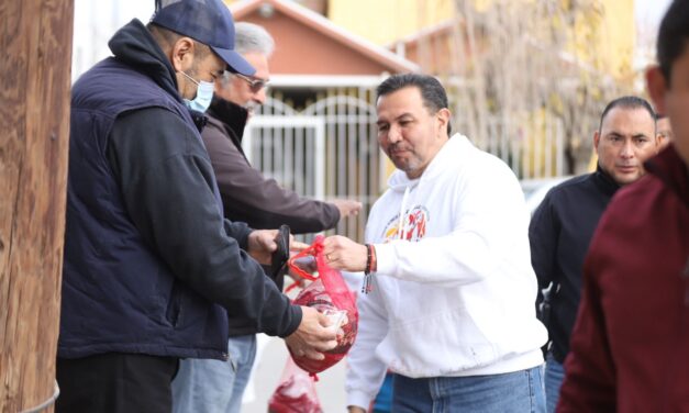 Entrega alcalde mil piernas de puerco en la colonia Morelos Uno