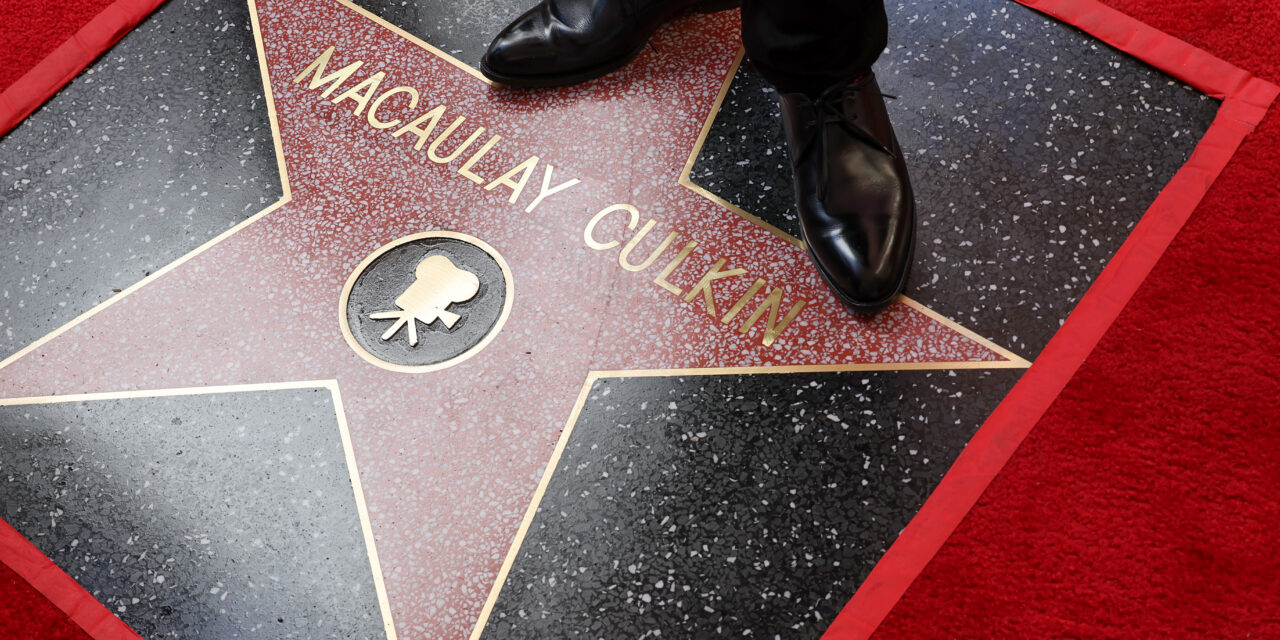 Macaulay Culkin consigue su estrella en el Paseo de la Fama de Hollywood.