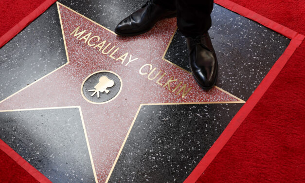 Macaulay Culkin consigue su estrella en el Paseo de la Fama de Hollywood.