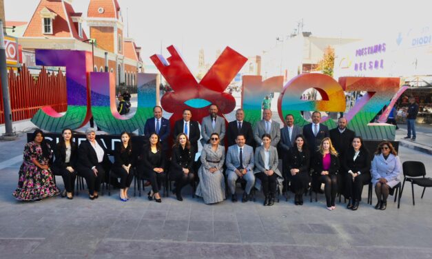 Inaugura Presidente Pérez Cuéllar las letras monumentales en el Centro Histórico