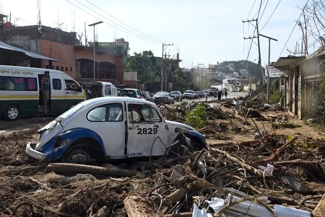 México comenzará la entrega de fondos para reconstruir viviendas afectadas por el huracán Otis