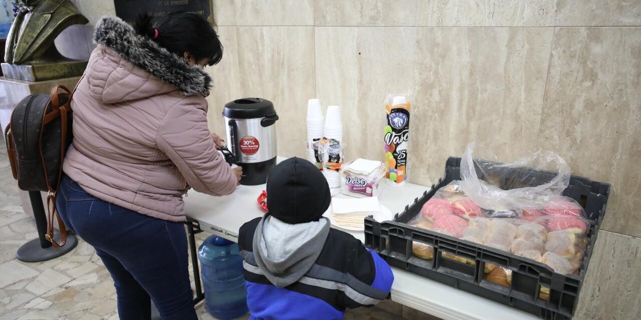 Ofrece Atención Ciudadana café y pan a ciudadanos que acuden a pagar el Impuesto Predial