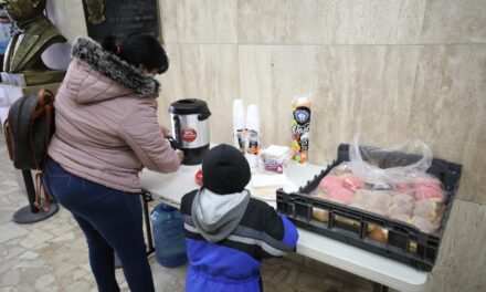 Ofrece Atención Ciudadana café y pan a ciudadanos que acuden a pagar el Impuesto Predial
