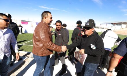 Alcalde Cruz Pérez Cuéllar inaugura cancha de fútbol en el Polideportivo La Montada