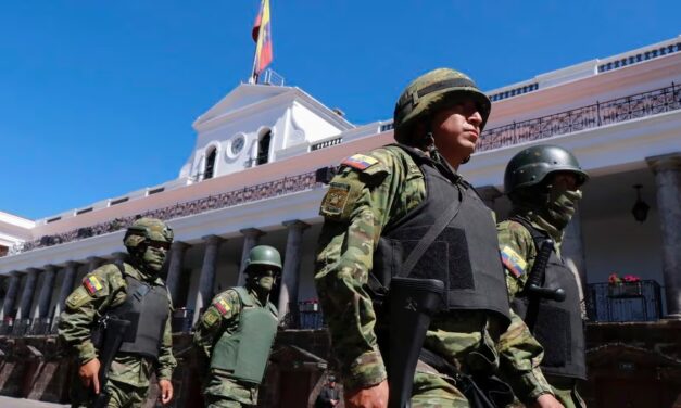 Tercera noche violenta en Ecuador