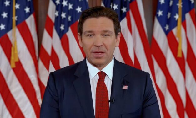 Ron DeSantis abandona campaña presidencial de EU y respalda a Trump