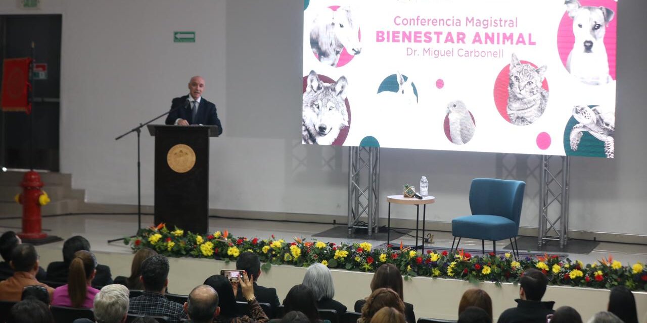 Imparte Miguel Carbonell conferencia sobre bienestar animal