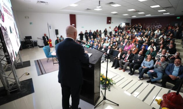 Imparte Miguel Carbonell conferencia sobre bienestar animal