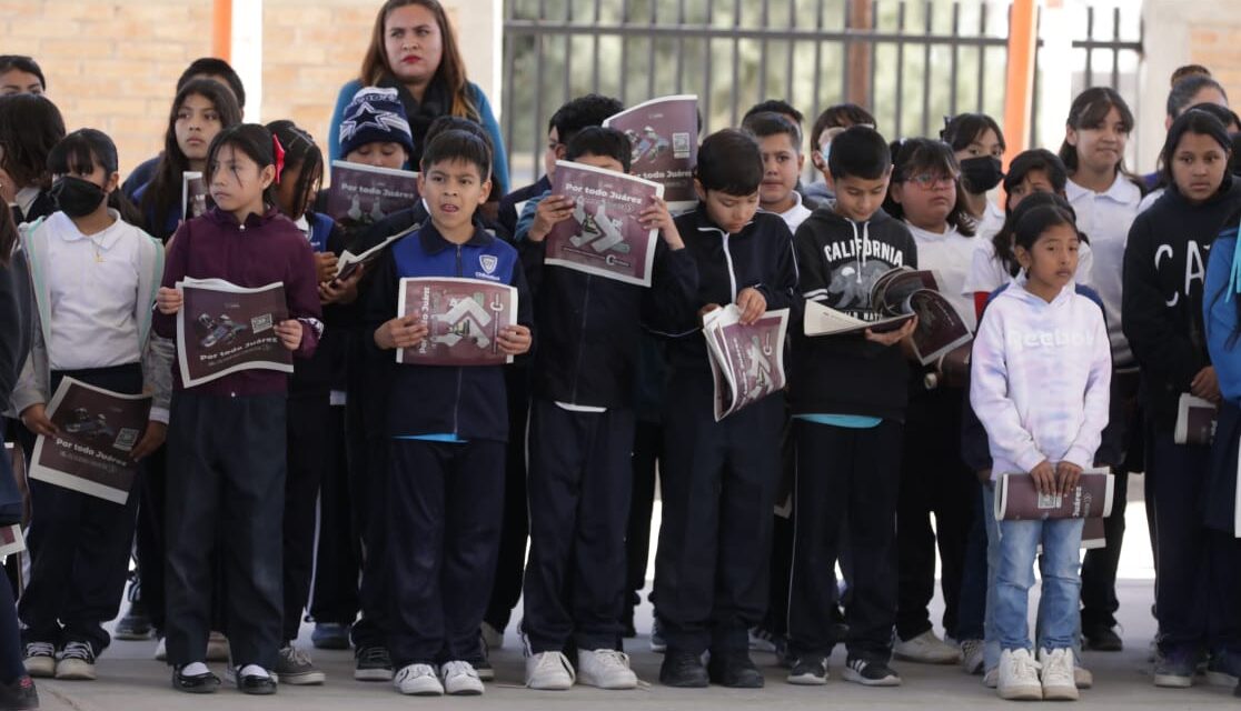Entrega Cruz Pérez Cuéllar Domo en escuela Lázaro Cárdenas en Loma Blanca