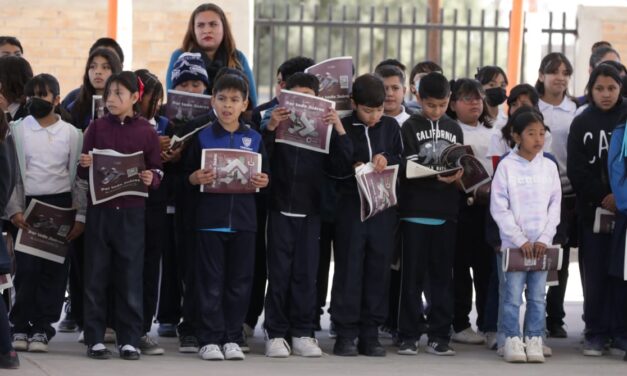 Entrega Cruz Pérez Cuéllar Domo en escuela Lázaro Cárdenas en Loma Blanca