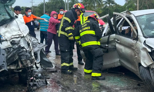 Mueren 6 personas tras choque en carretera de Quintana Roo; entre víctimas hay cinco argentinos