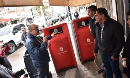 Instalan nuevos contenedores de basura en la avenida Juárez