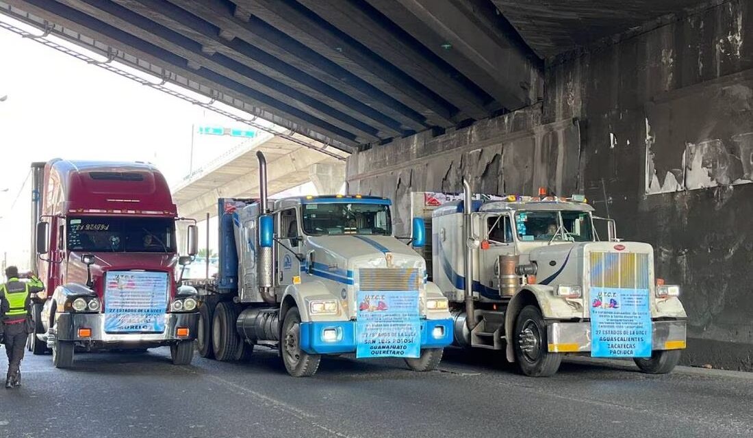 Transportistas bloquean carreteras exigen más seguridad