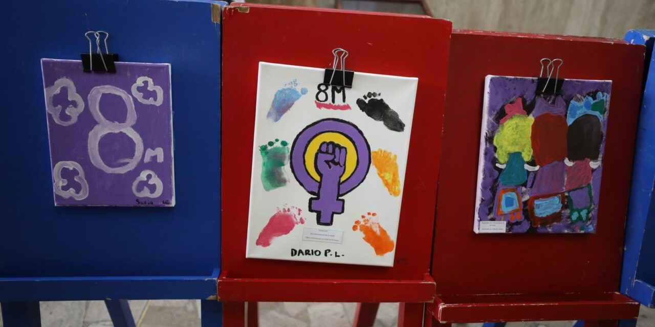 Presenta Estancia Infantil Municipal exposición de pintura sobre el Día de la Mujer