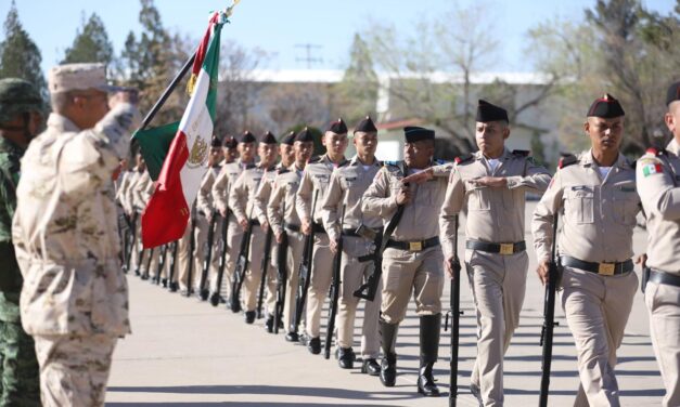 Rinden protesta de bandera soldados del Servicio Militar Nacional