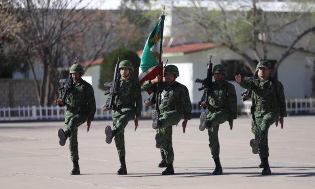 Rinden protesta de bandera soldados del Servicio Militar Nacional