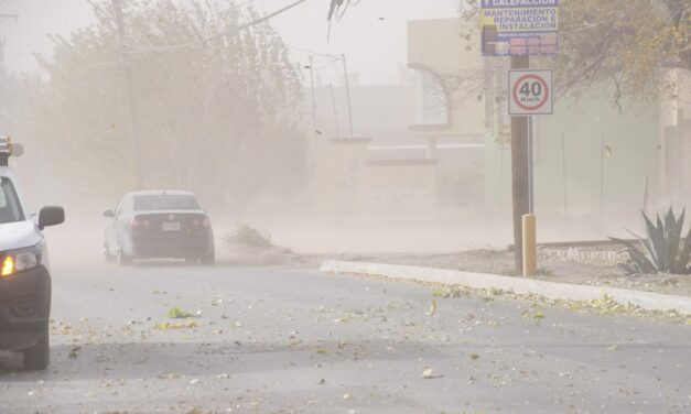 Por fuertes ráfagas de viento llama Seguridad Vial a conducir con precaución