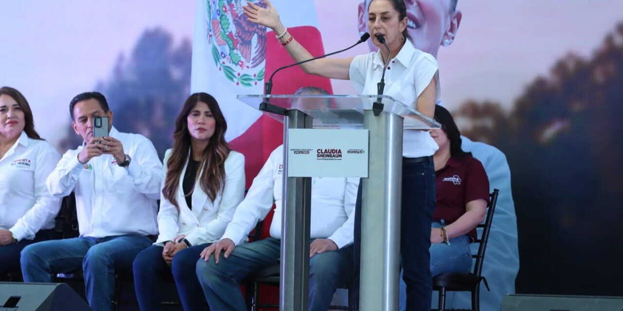 Abarrota Claudia Sheinbaum monumento a Benito Juárez en su inicio de campaña nacional en Juárez