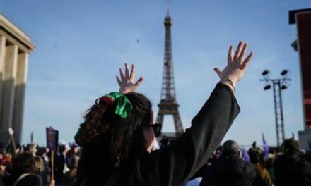 Es Francia el primer país del mundo en establecer el derecho al aborto en su Constitución