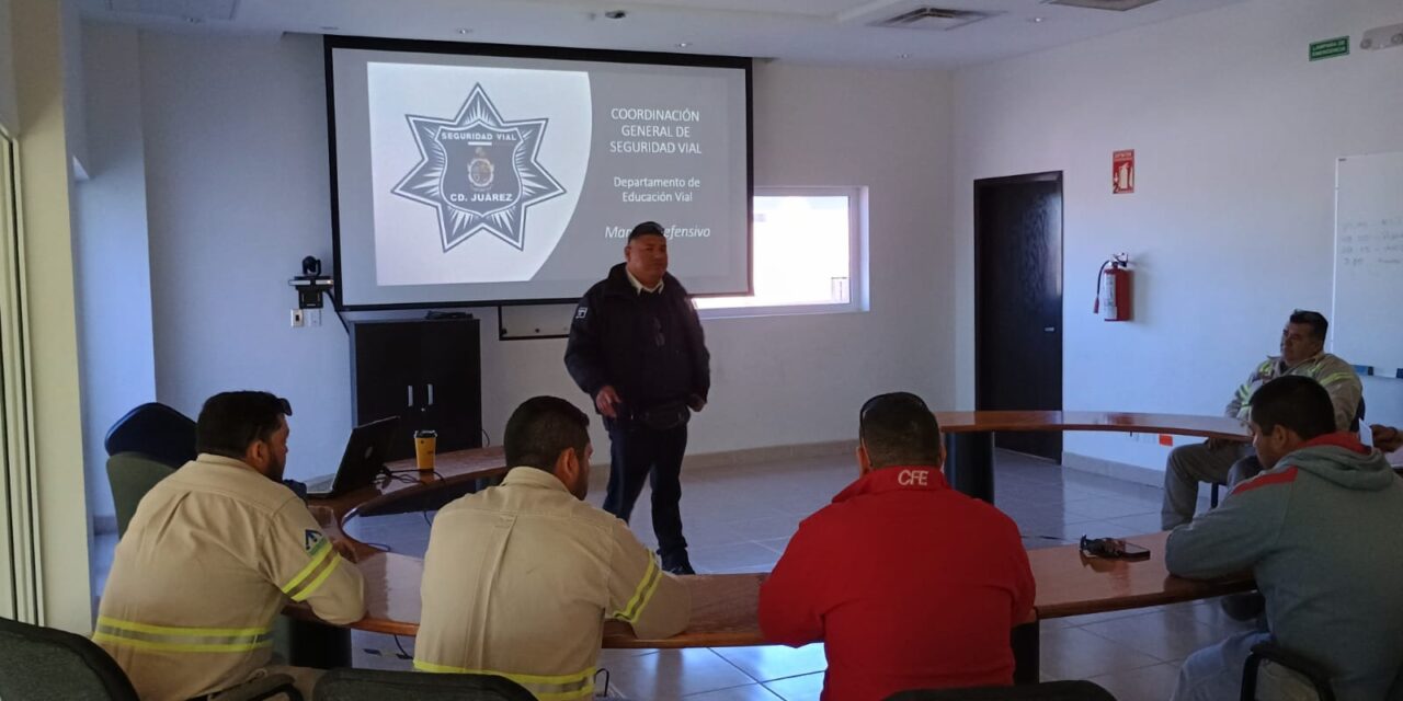 Capacita Educación Vial a empleados de la CFE en Villa Ahumada con curso de manejo defensivo