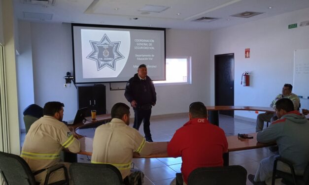 Capacita Educación Vial a empleados de la CFE en Villa Ahumada con curso de manejo defensivo