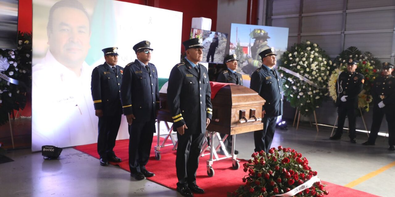 Realizan homenaje a Roberto Briones Mota en la Estación Central de Bomberos