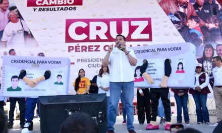 “A Juárez se le respeta cabrones”: arenga Cruz Pérez Cuéllar ante más de 15 mil personas