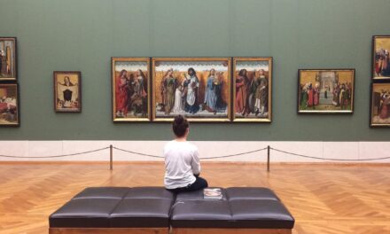 Colgó su cuadro en un museo “pa’ver si pegaba”