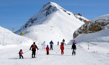 Avalancha sepulta a decenas de personas en estación de ski en Suiza (video)