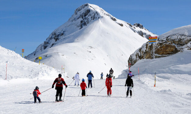 Avalancha sepulta a decenas de personas en estación de ski en Suiza (video)