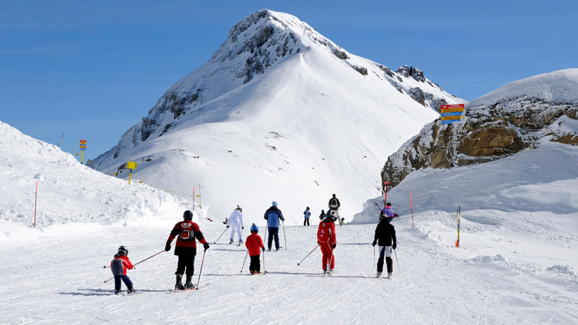 Avalancha sepulta a decenas de personas en estación de ski en Suiza (video)