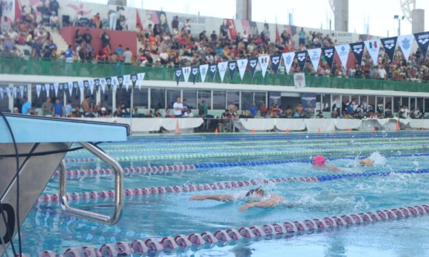 Brilla niño juarense en campeonato de natación en Mazatlán