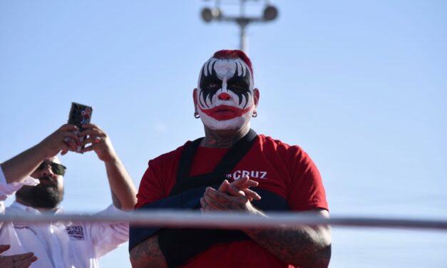 Recibe Cruz Pérez Cuéllar muestras de apoyo en función de Lucha Libre