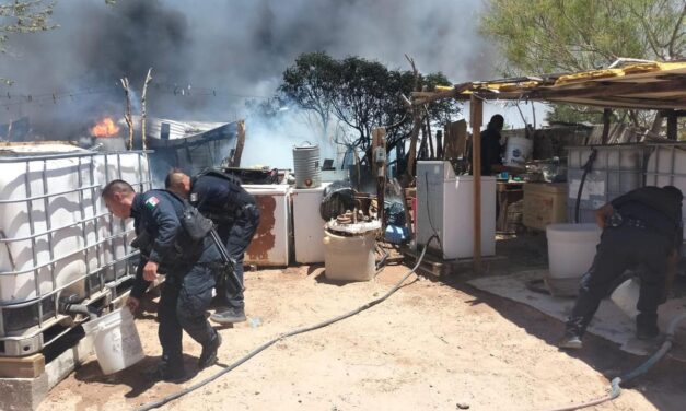 Policías salvan a familia de incendio