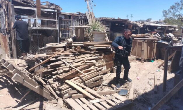 Policías salvan a familia de incendio