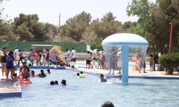 Inicia temporada de verano en el AquaDIF y celebran a lo grande