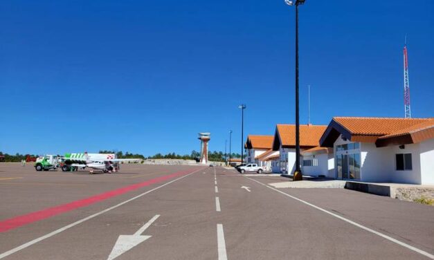 Pre-inauguración del Aeropuerto de Creel; ofrecen paseos en avioneta por la Sierra Tarahumara