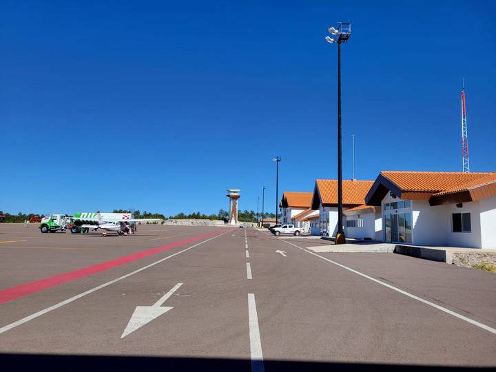 Pre-inauguración del Aeropuerto de Creel; ofrecen paseos en avioneta por la Sierra Tarahumara