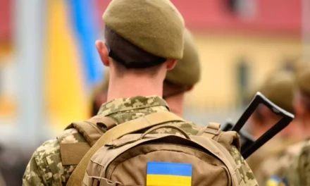 Rusia incrementa ataques mientras Ucrania espera ayuda de EE.UU.