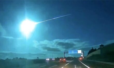 Captan en video meteorito que iluminó la noche en Portugal y España