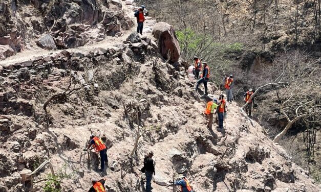 Retira Gobierno del Estado 7 mil toneladas de roca para abrir camino a comunidad indígena en Urique