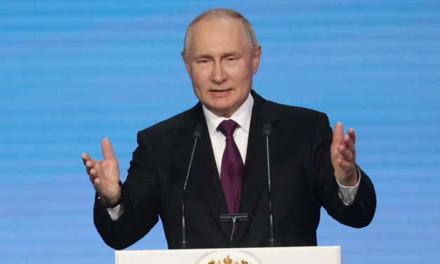 “Rusia tiene muchas más bombas nucleares que Estados Unidos y Europa, pero no es necesario hablar de guerra nuclear”. Putin