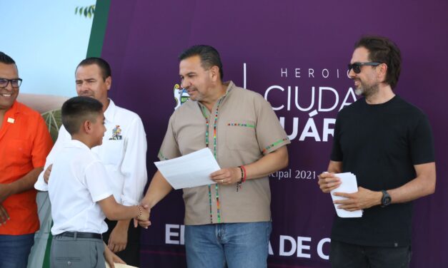 Encabeza Presidente Municipal entrega de domos