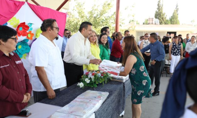 Entrega Presidente Municipal equipo para ludotecas