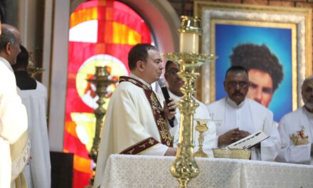 Padre ‘Chava’ celebra 25 años como sacerdote