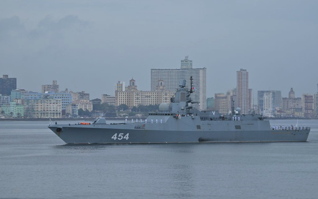La fragata rusa Gorshkov, parte de una flota rusa de cuatro buques, llega al puerto de La Habana