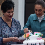 Festejan a Claudia Sheinbaum con pastel, marimba y abrazos por su cumpleaños número 62